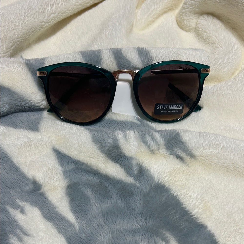 Steve Madden Teal and Gold Sunglasses